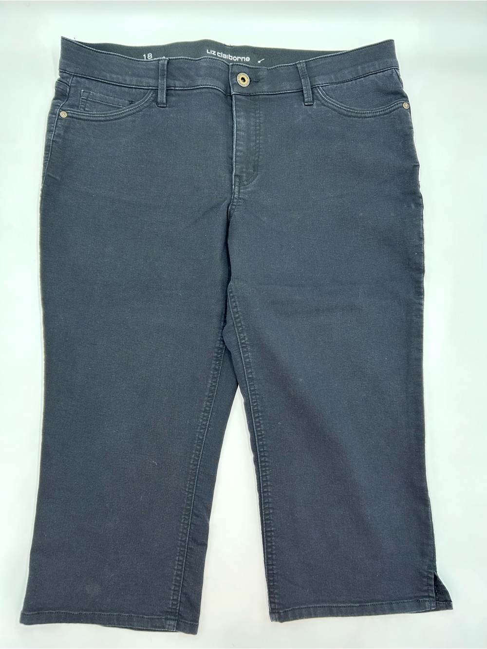 Liz Claiborne Black Classic Capris 18